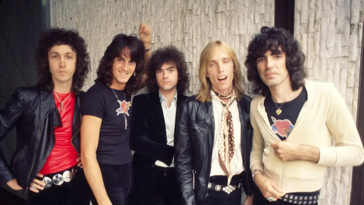 Tom Petty's original Heartbreakers look better than ever as they reunite for emotional performance for first time in over 20 years0
