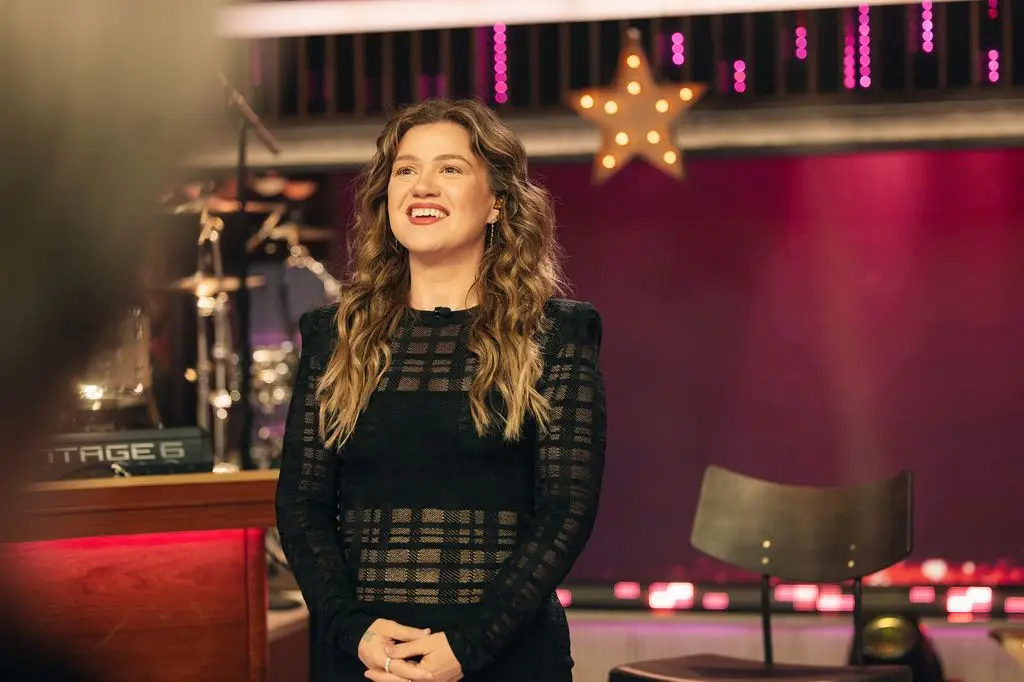 Kelly Clarkson's new hair transformation leaves fans saying the same thing4