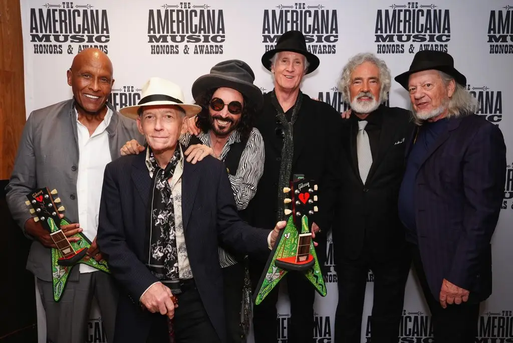 Tom Petty's original Heartbreakers look better than ever as they reunite for emotional performance for first time in over 20 years2