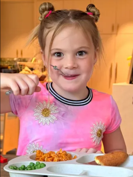 Hilary Duff's mini-me daughter recreates her iconic Lizzie McGuire look0