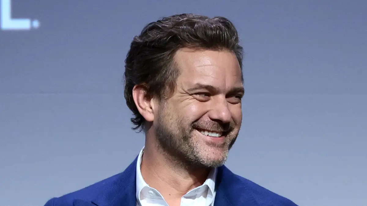 Joshua Jackson, 48, debuts bold new hairstyle on 'amazing' trip with daughter as fans all say the same thing0