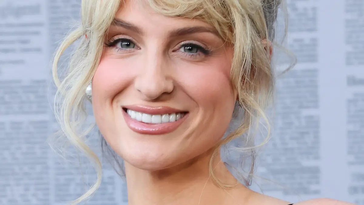 Meghan Trainor displays toned physique and weight loss in new gym video0