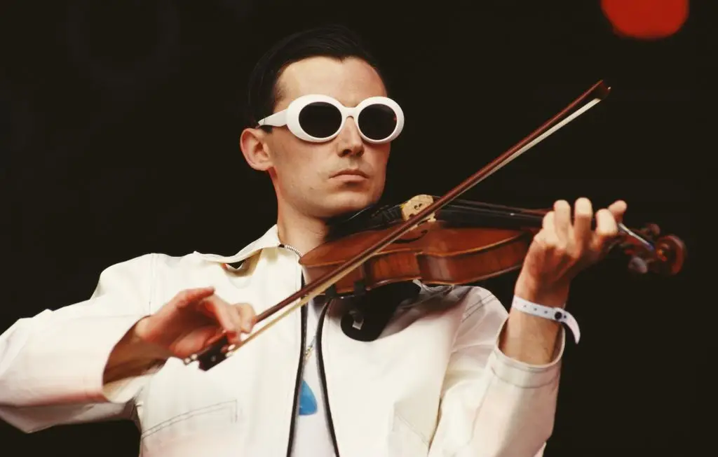 The forgotten members of massive '90s pop groups who completely left the music industry for 9-to-5s2