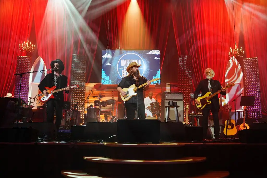 Tom Petty's original Heartbreakers look better than ever as they reunite for emotional performance for first time in over 20 years1