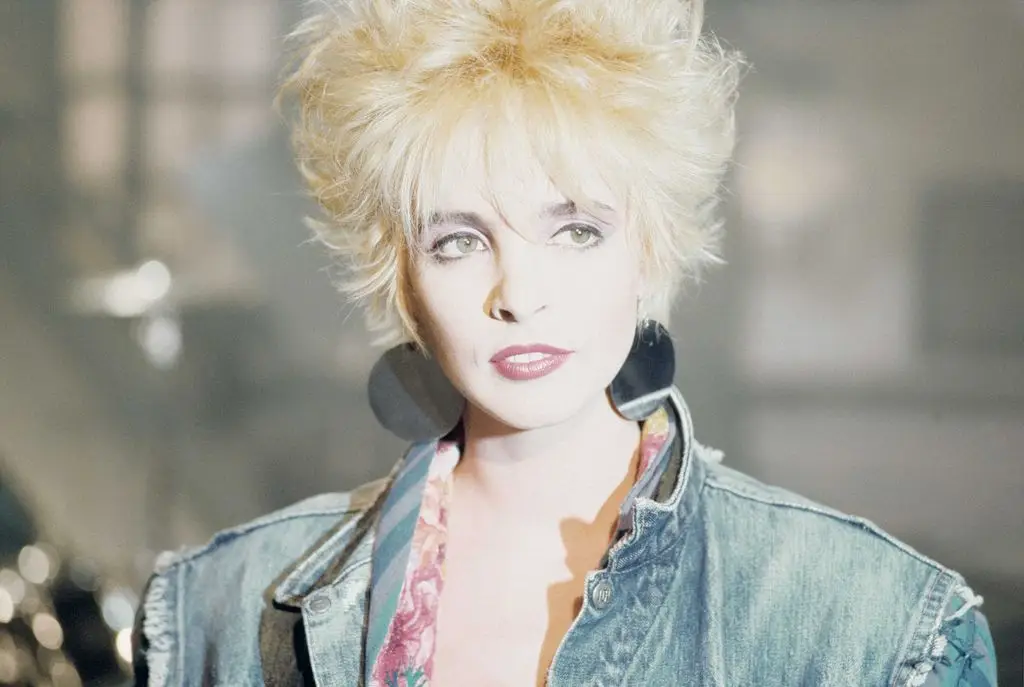 Can you identify these 15 famous one hit wonders from just one line?12