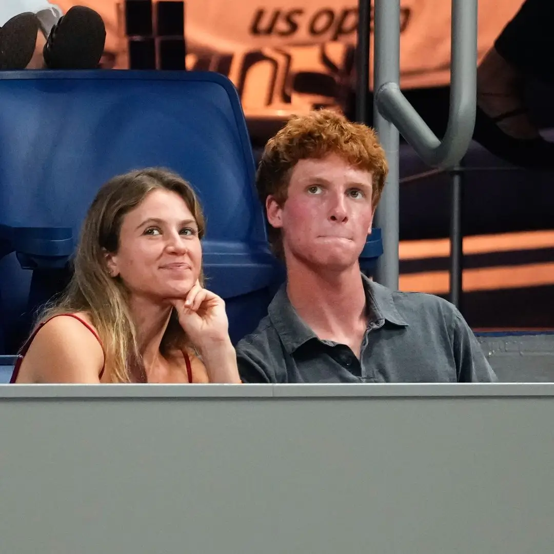 Julia Roberts' towering son Phinnaeus sports his mom's signature smile in ultra-rare solo public outing3