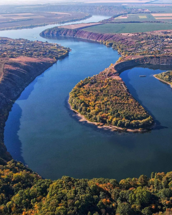 Плануємо вікенд: найатмосферніші місця в Україні, куди їдуть за мальовничими осінніми краєвидами2
