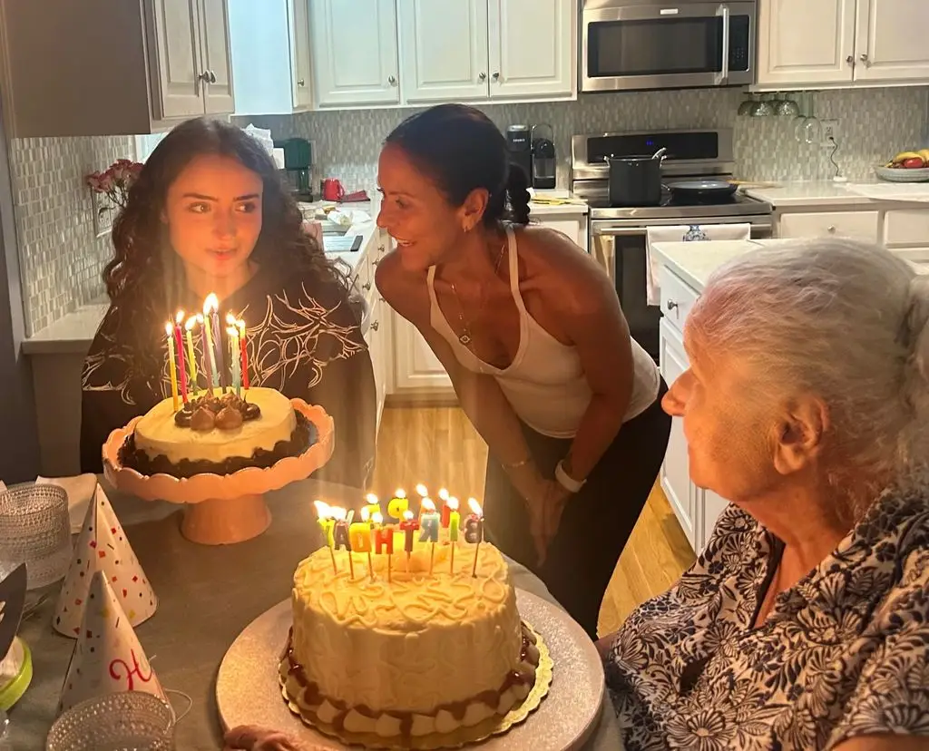 Mark Consuelos' famous family bands together to mark bittersweet 'first'2