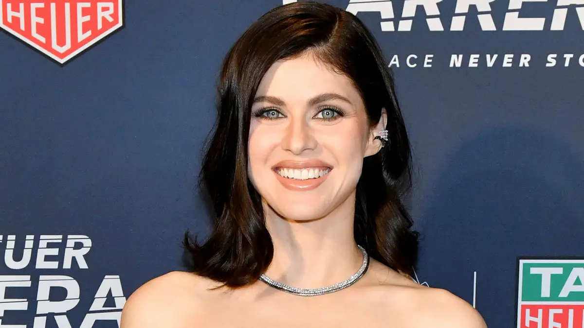 Baywatch's Alexandra Daddario is a 'natural beauty' in stunning bikini-clad vacation photos0