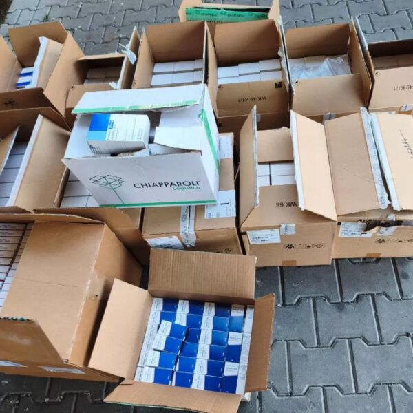 Вантажівка з гуманітаркою: виявлено незадекларовані ліки на 700 тисяч гривень