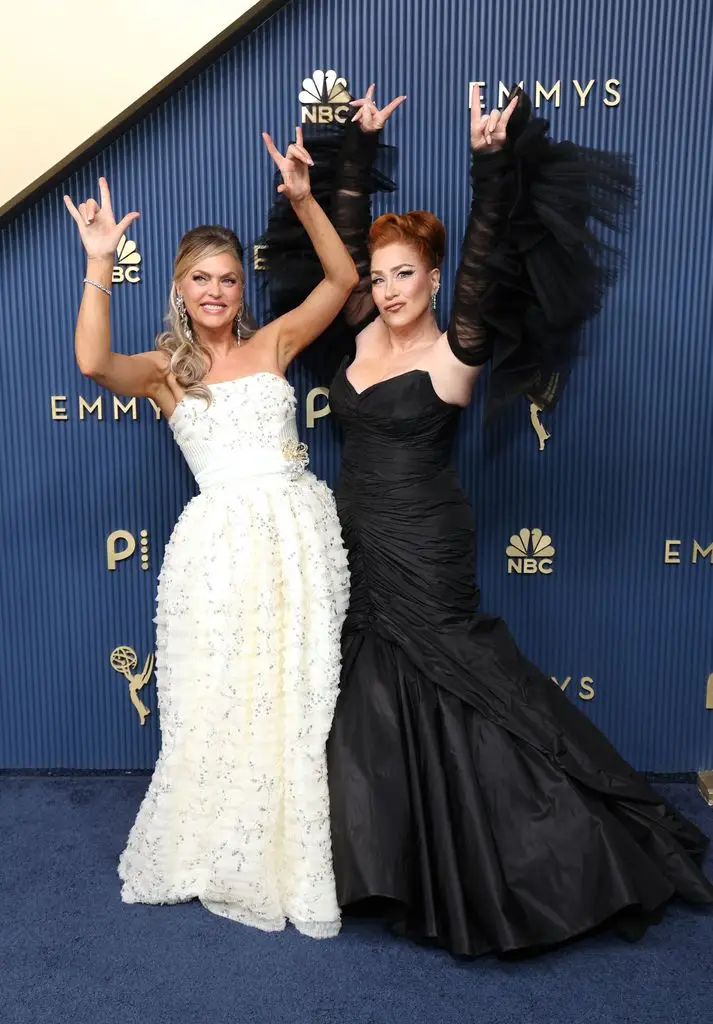 The Parent Trap stars Lisa Ann Walter and Elaine Hendrix reunite on star-studded Emmys red carpet 28 years after hit film2