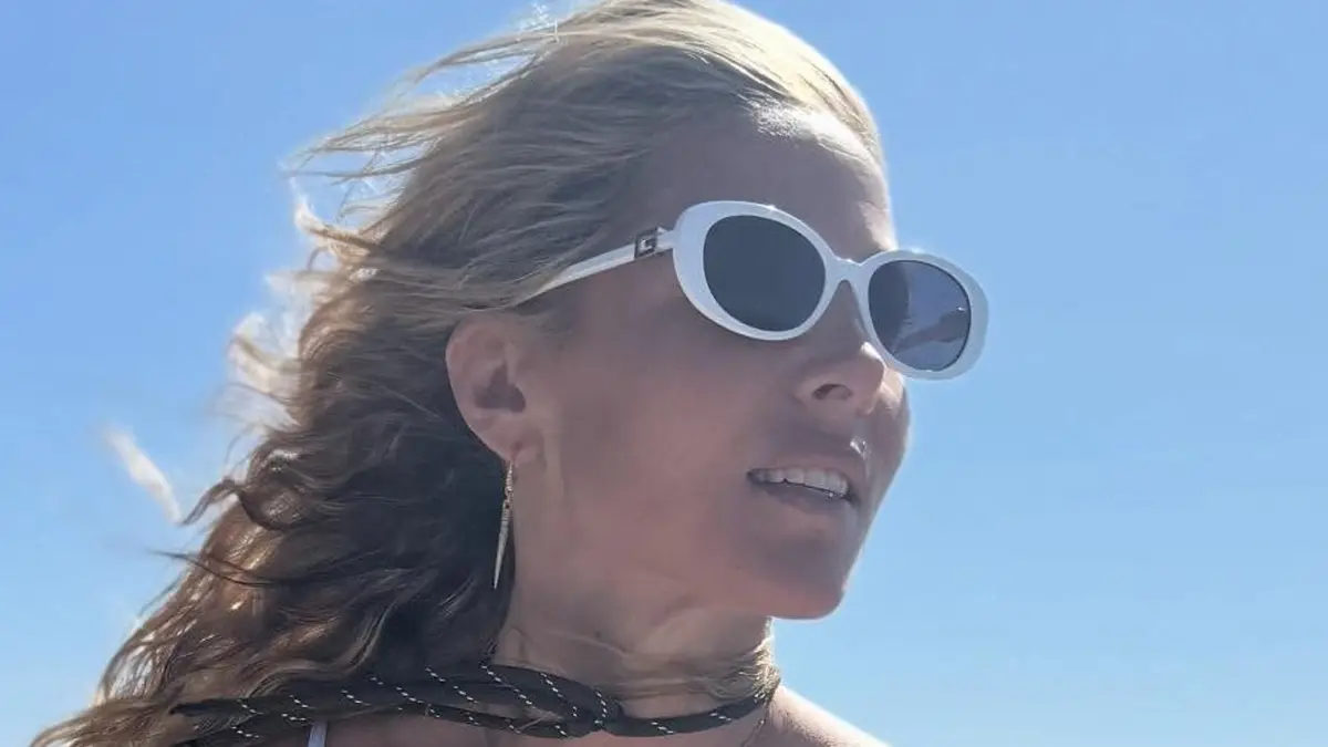 Bikini-clad Elsa Pataky displays rock-hard physique and insists 'you don't need a gym' to get a body like hers – see how0