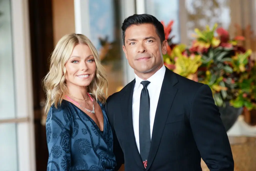 Mark Consuelos reveals he's undergoing "major" surgery2