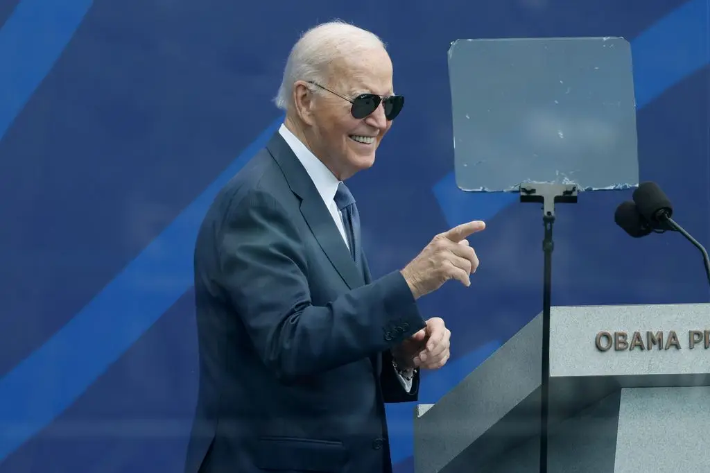 Unrecognizable Joe Biden looks like a young Tom Cruise in handsome throwback from his 20s5
