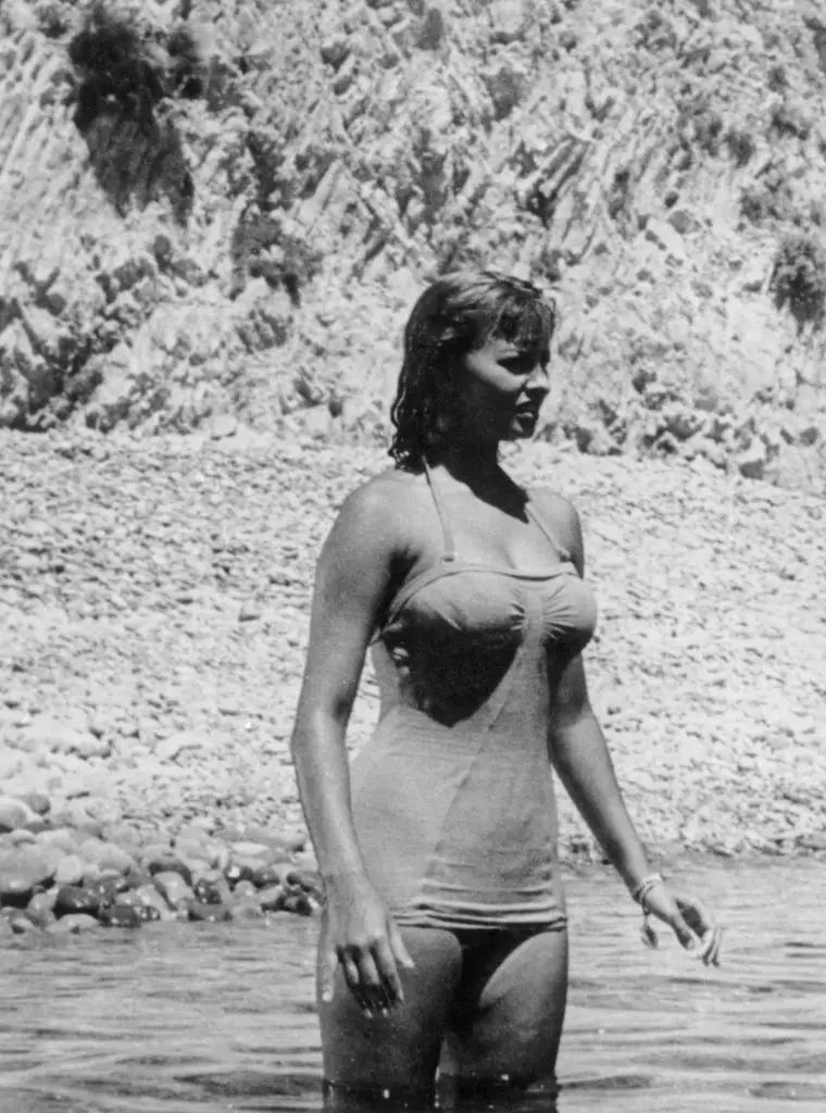 Sophia Loren's vintage swimsuit photos prove she was the epitome of old Hollywood glamor1