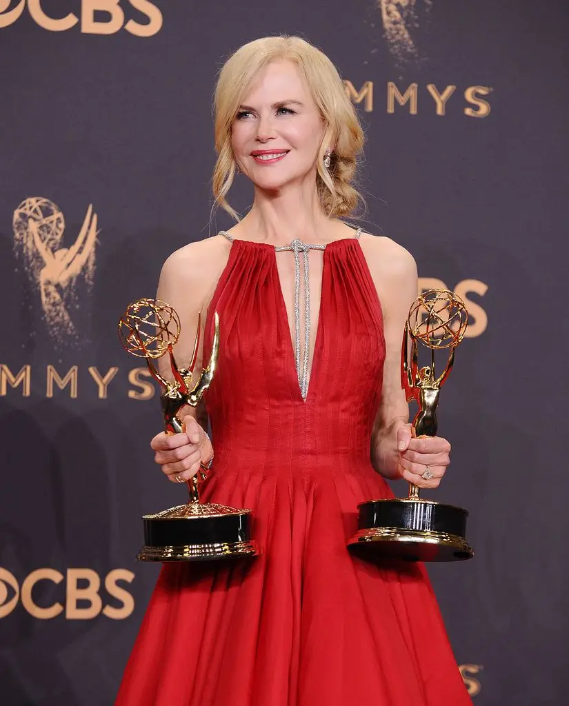 Nicole Kidman makes dramatic return to Emmys after 9 years in sizzling thigh-split gown4