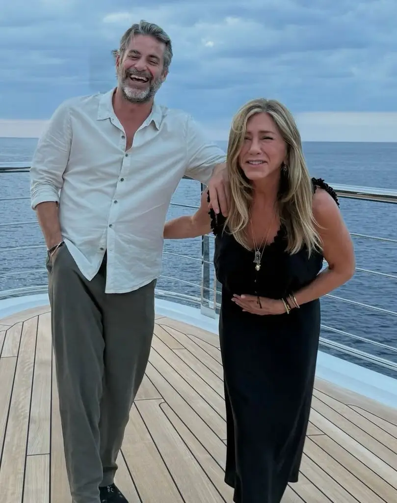 Jennifer Aniston's boyfriend Jim Curtis opens up in detail about how they actually first met4