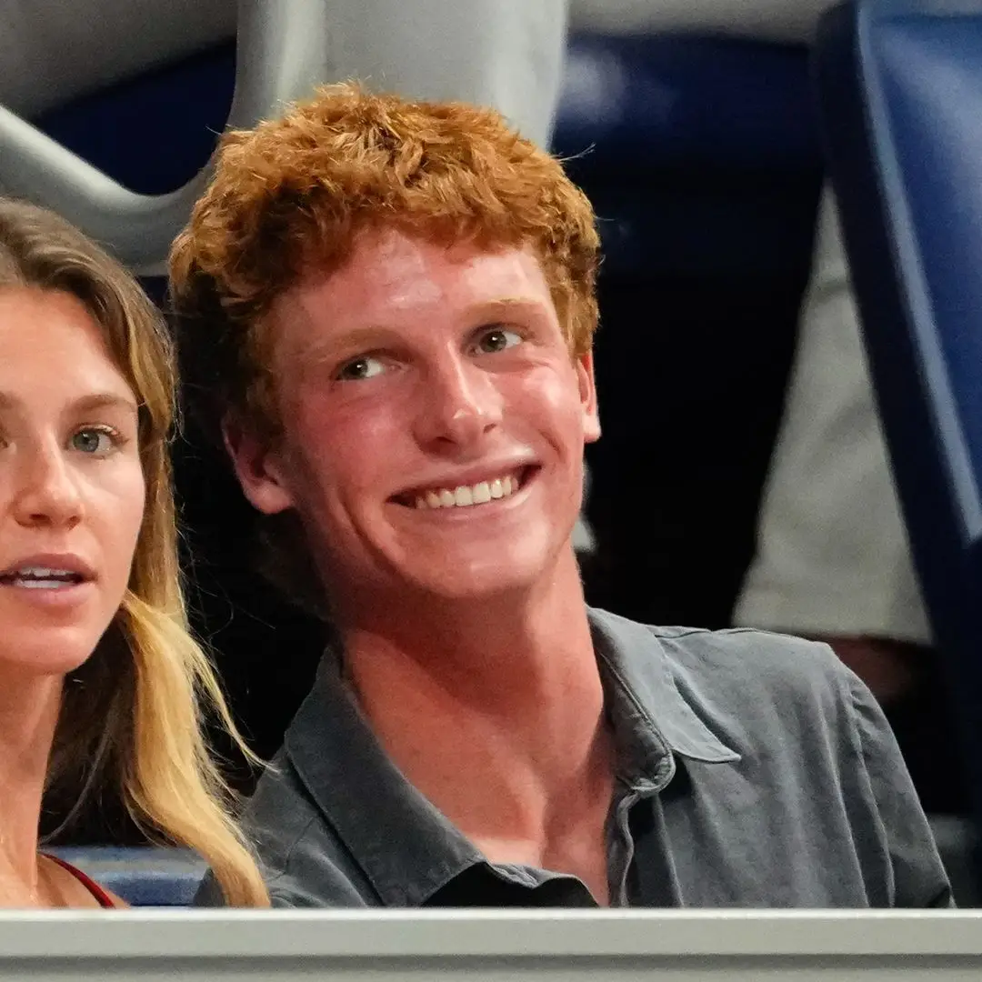 Julia Roberts' towering son Phinnaeus sports his mom's signature smile in ultra-rare solo public outing2
