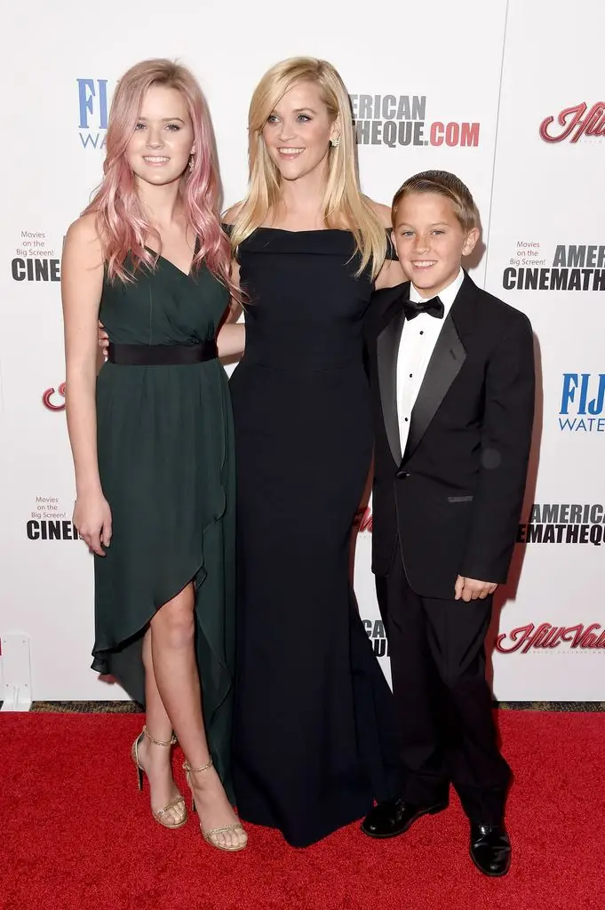 Reese Witherspoon's daughter Ava Phillippe's unbelievable transformation into famous mom's twin — photos from childhood to now at 272