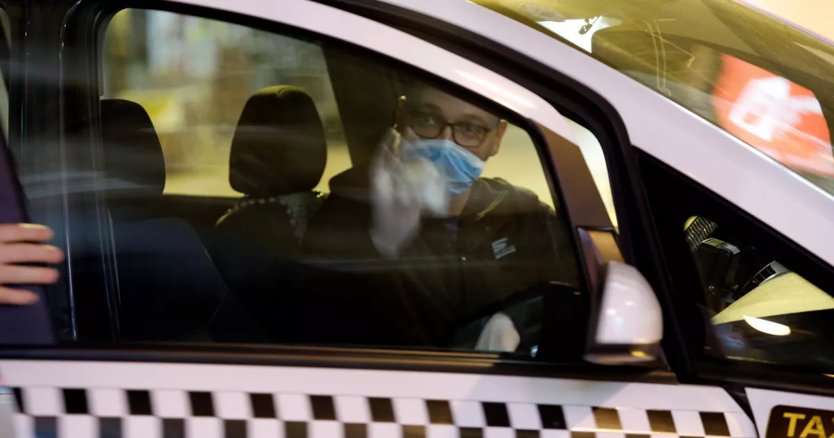 Від пасажирів таксі Uber будуть вимагати фото в масках0
