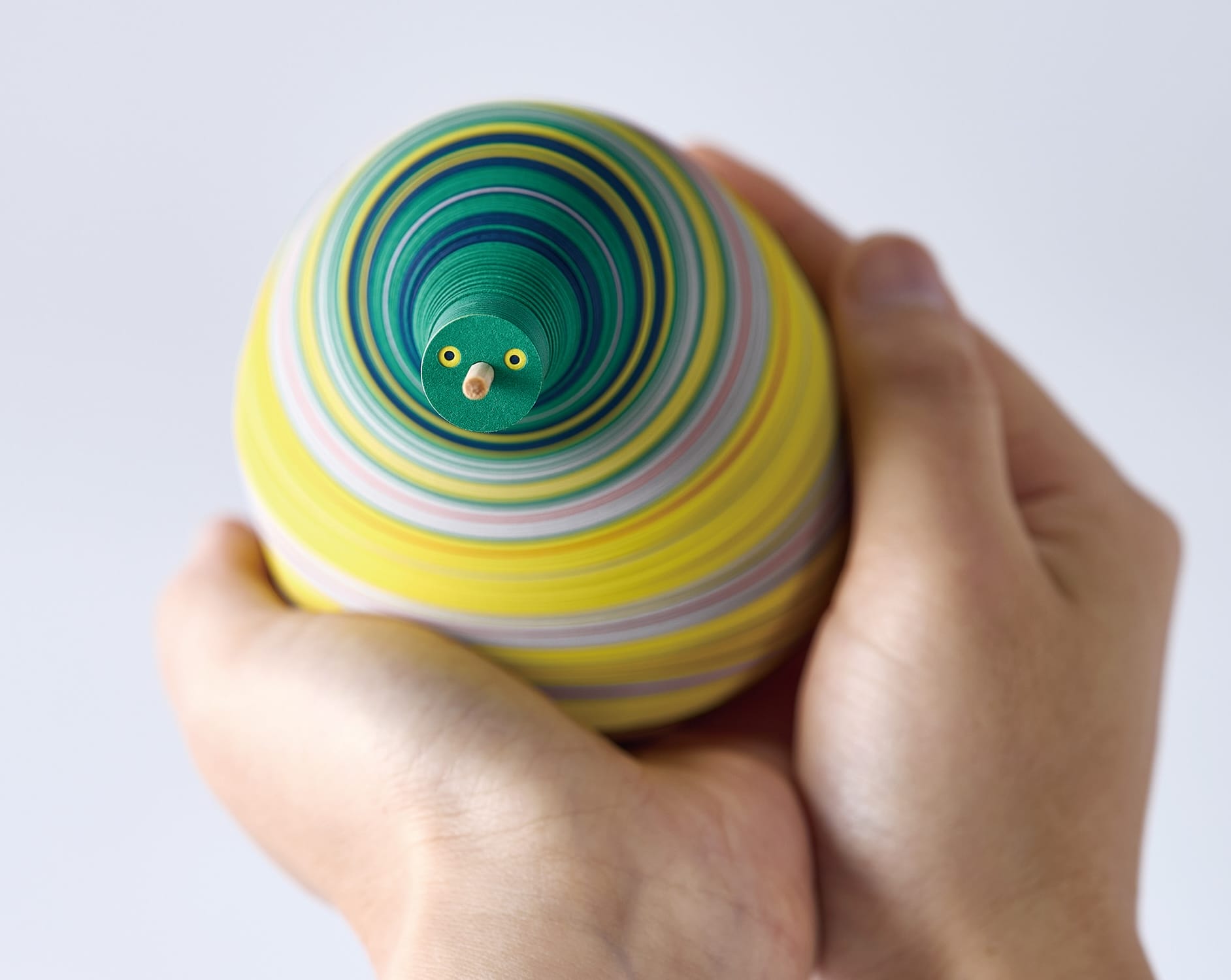 Say Hello to PÉPET, a Pear-Shaped, Palm-Size Paper Pal4