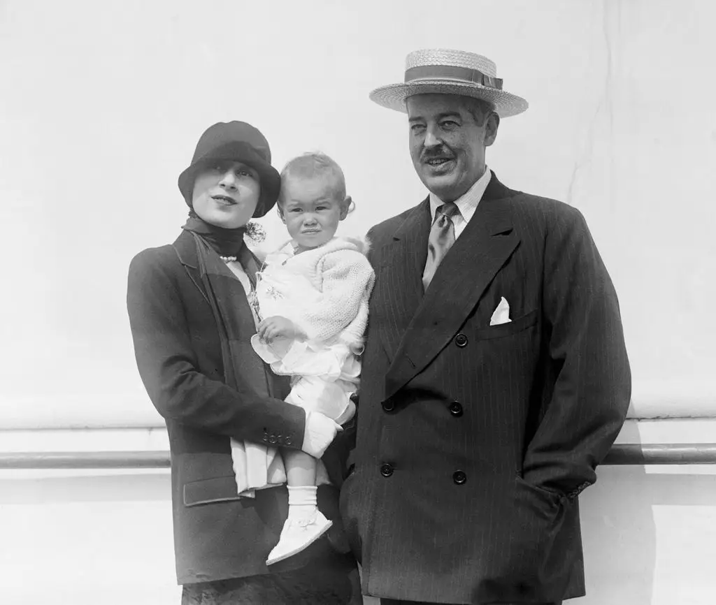 Vanderbilt family tree: exploring Anderson Cooper's billionaire, royal roots dating back to the 1600s7