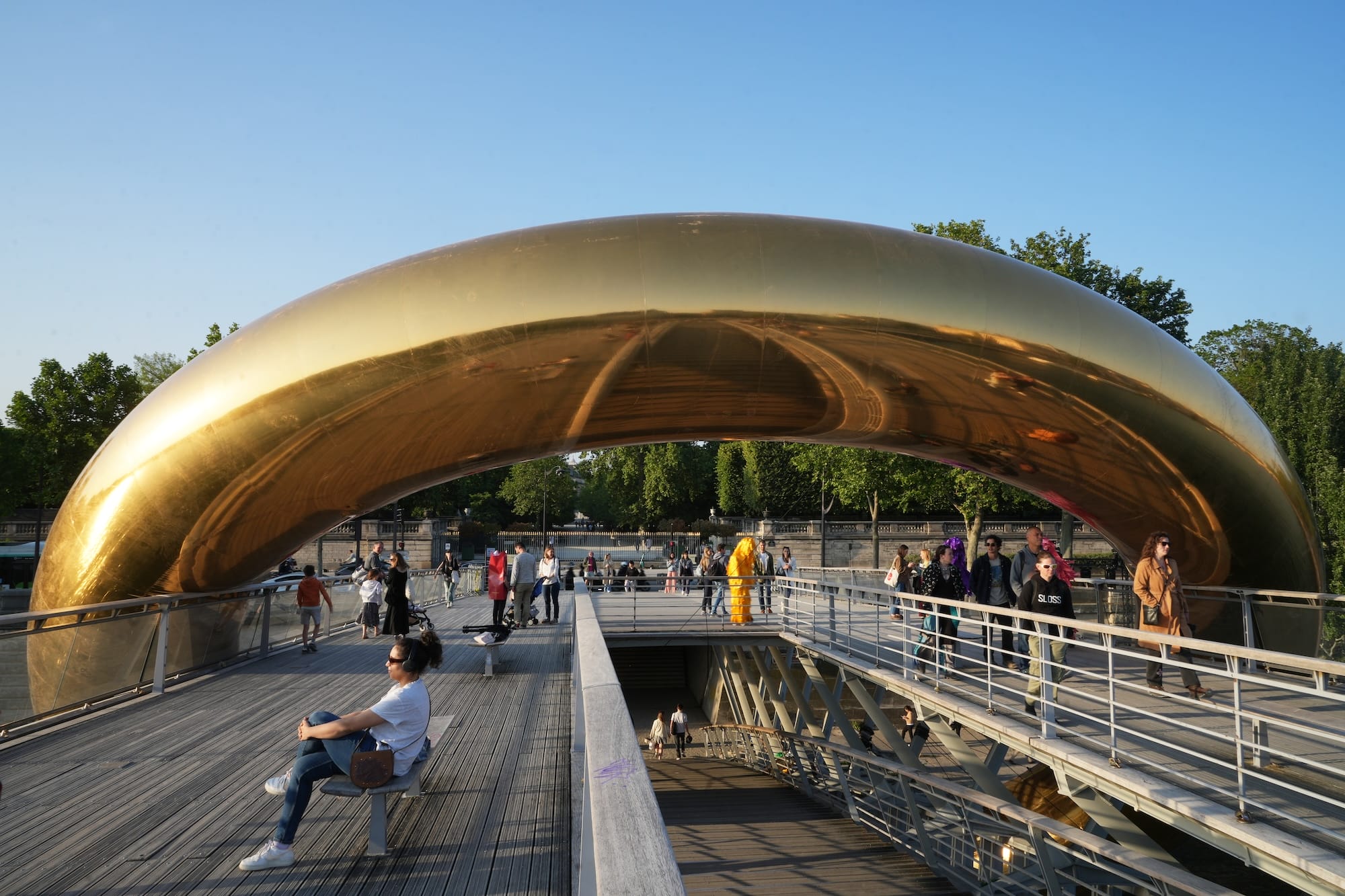 A Giant Gold Coil by Plastique Fantastique Created a Loopy Portal on the High Line6