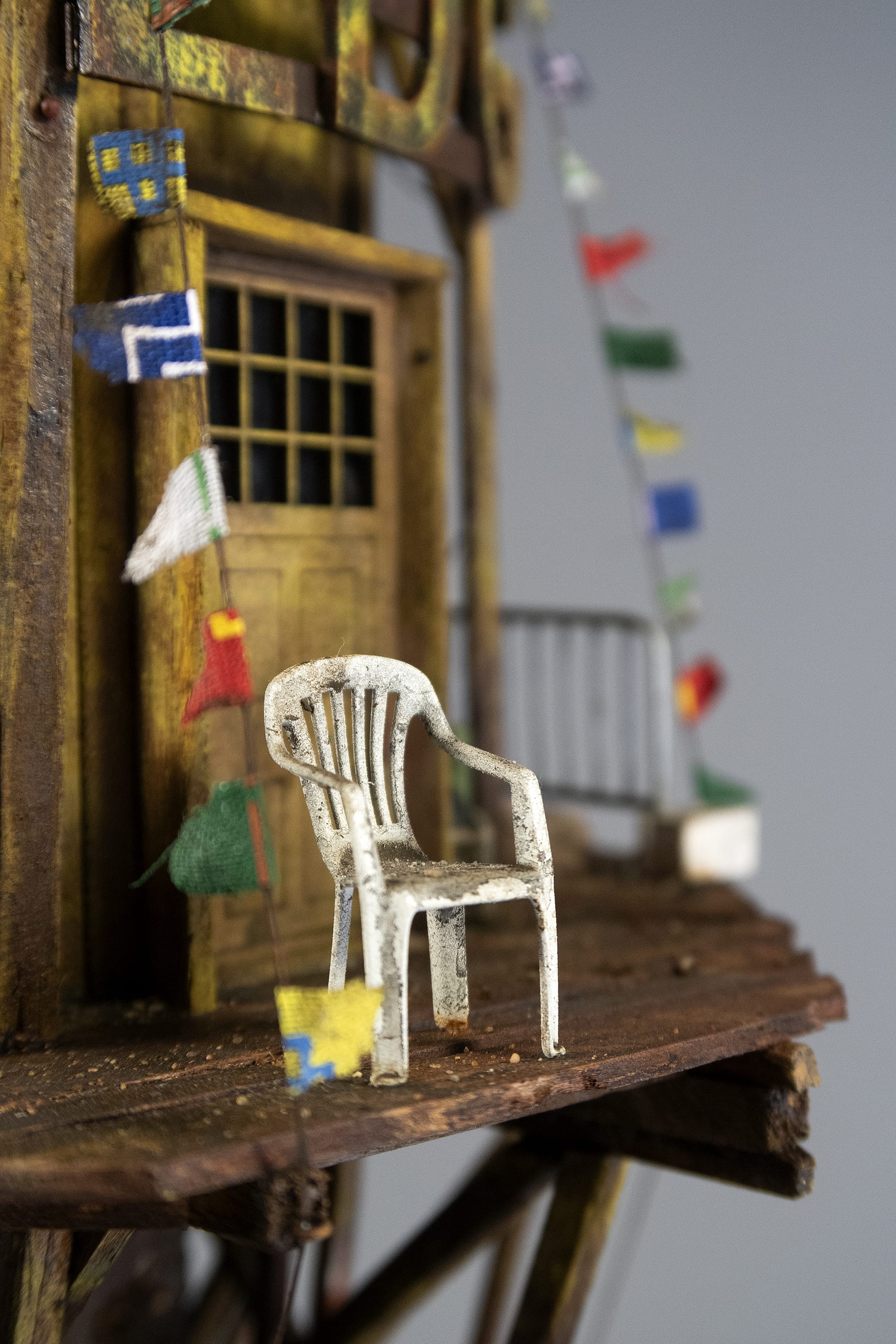 Precarious Dwellings Perch Atop Rocks in Simon Laveuve's 1/35-Scale Miniatures0