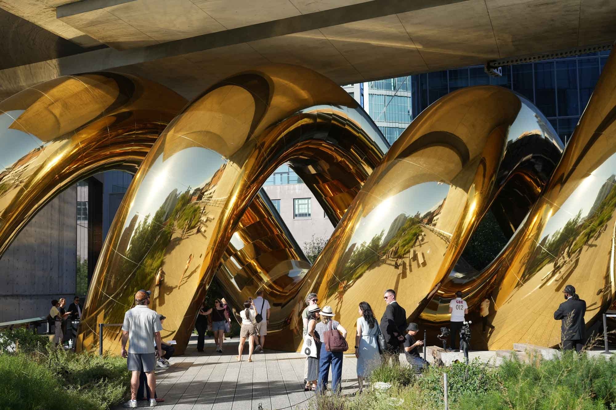A Giant Gold Coil by Plastique Fantastique Created a Loopy Portal on the High Line3