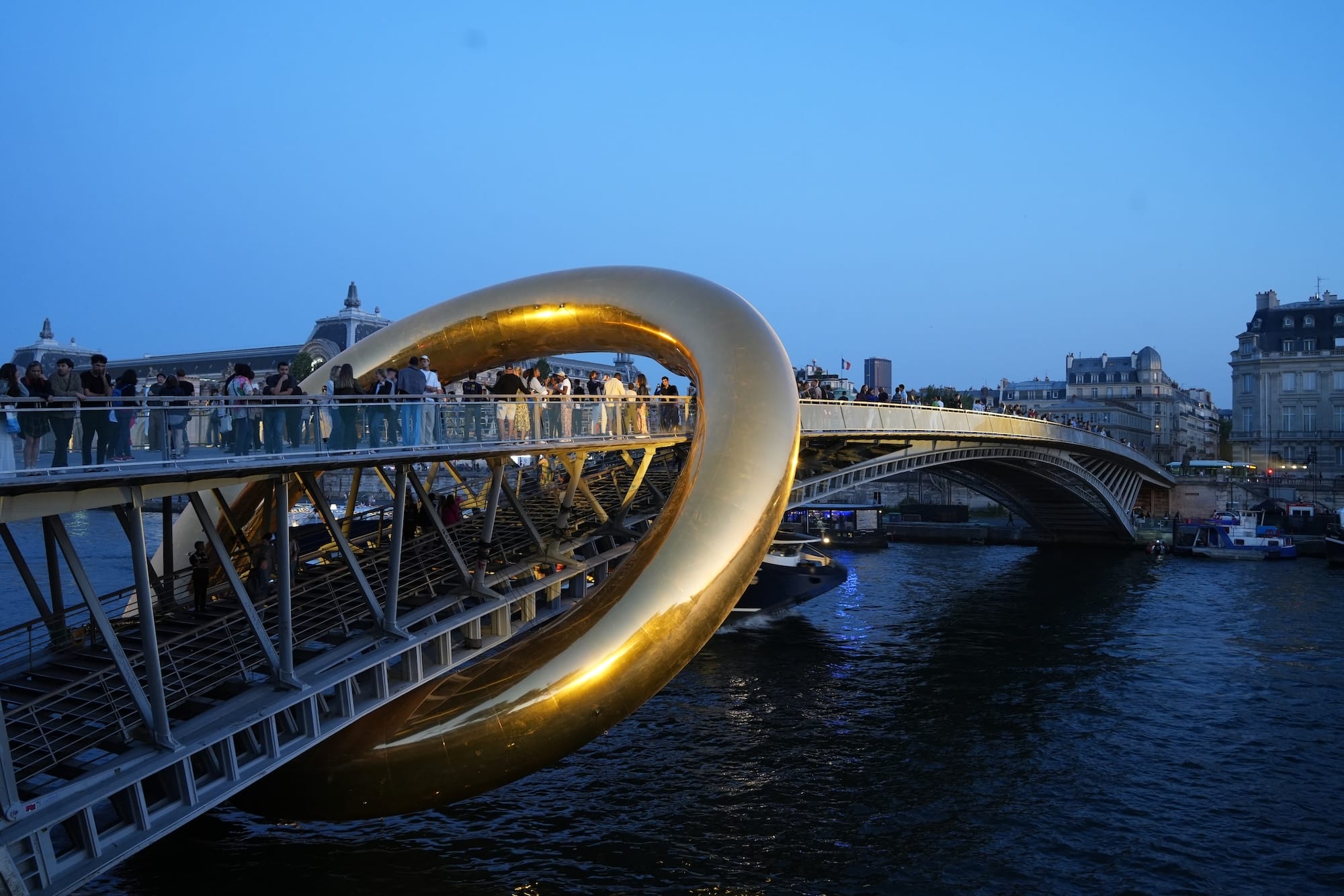 A Giant Gold Coil by Plastique Fantastique Created a Loopy Portal on the High Line5