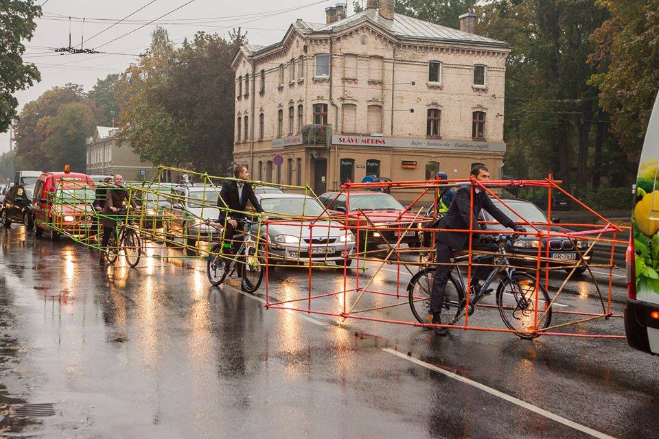 Cycling Activists Build Bamboo Car Skeletons to Demonstrate Space Taken by Single Occupancy Cars3