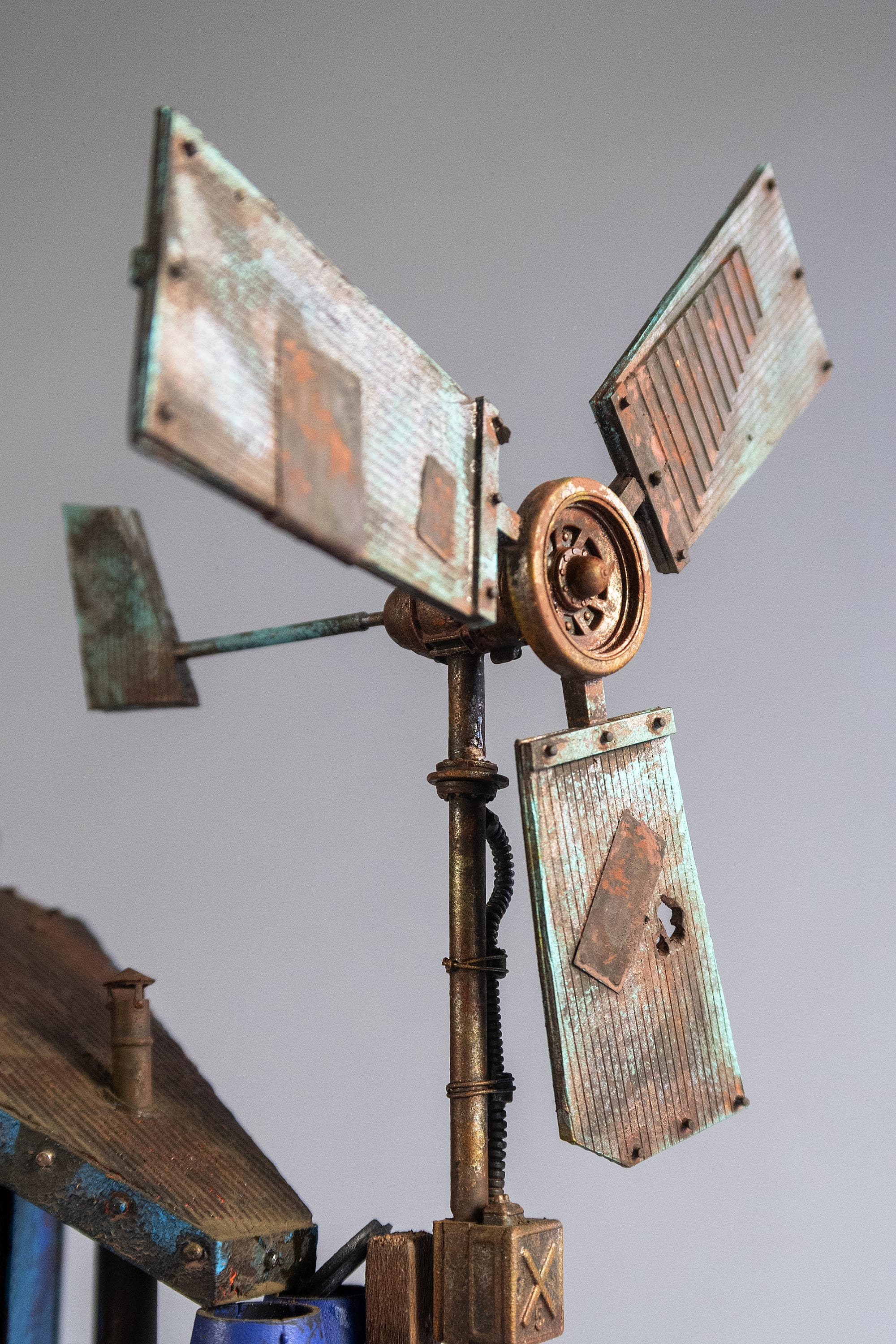 Precarious Dwellings Perch Atop Rocks in Simon Laveuve's 1/35-Scale Miniatures4