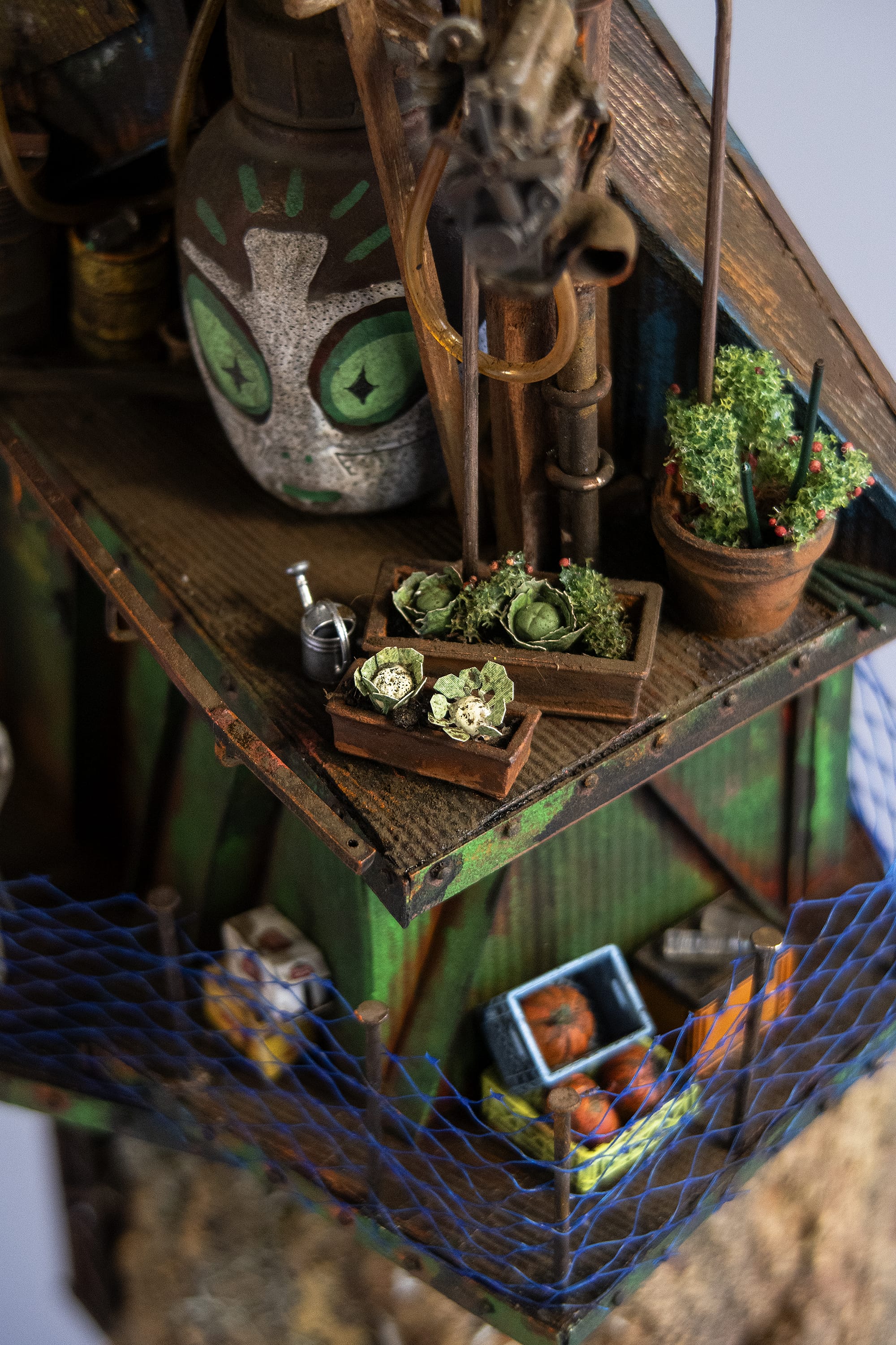 Precarious Dwellings Perch Atop Rocks in Simon Laveuve's 1/35-Scale Miniatures5